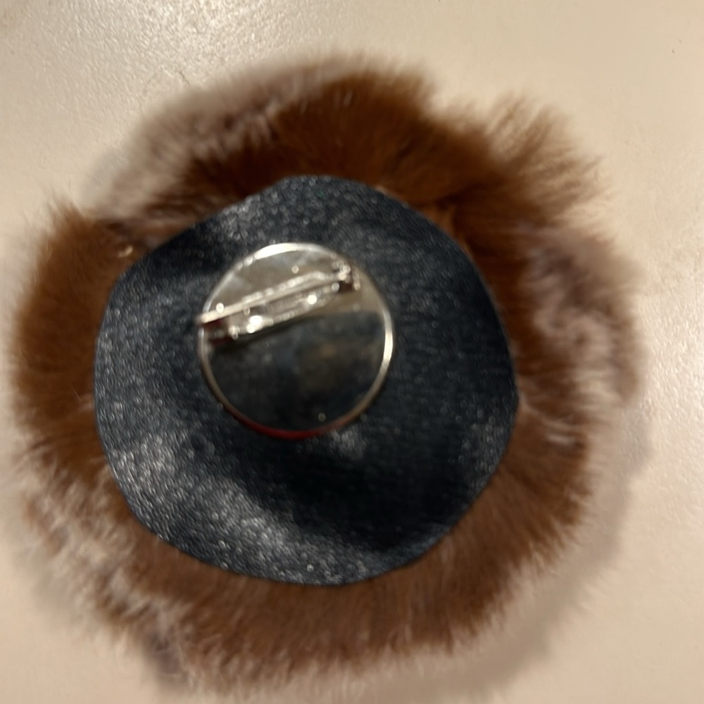 Mink flower pin - Picture 3 of 4